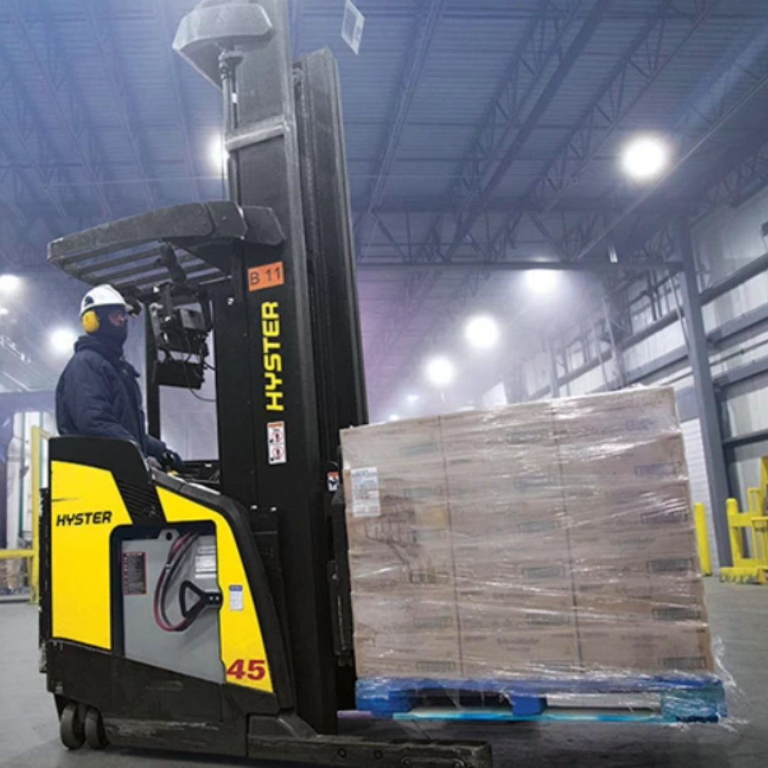 Montacargas Eléctrico HYSTER Hombre Parado Tipo Reach